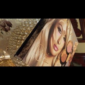 Paris Hilton Contour and highlighters , Brandnew..